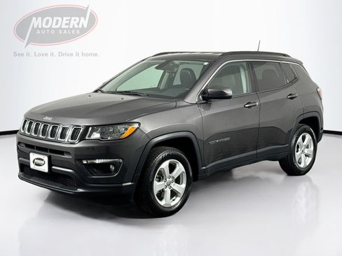 Used 2019 Jeep Compass Latitude w/ Cold Weather Group AWD/4WD image 1