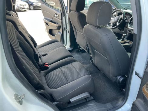 Used 2017 GMC Acadia SLE image 10