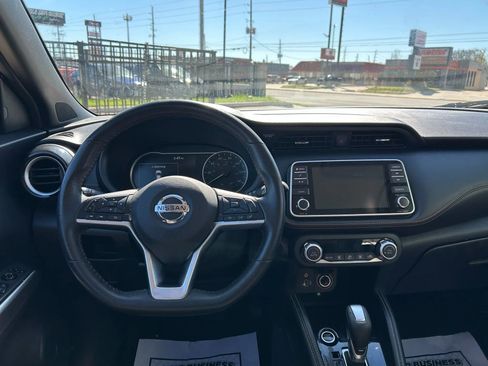 Used 2020 Nissan Kicks SR FWD image 19