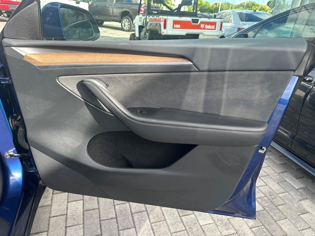 Used 2024 Tesla Model Y 2WD image 23