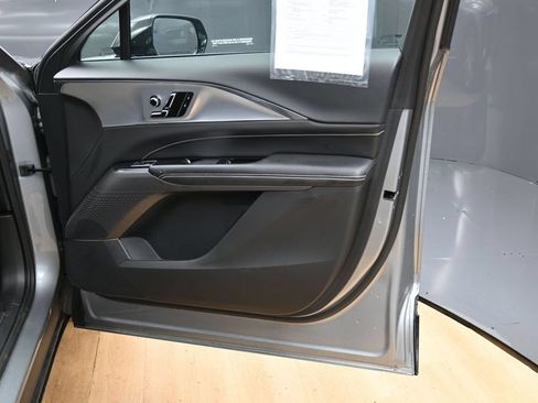 Used 2024 Cadillac Lyriq Tech RWD image 39