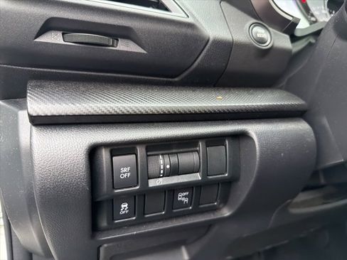 Used 2019 Subaru Crosstrek 2.0i Premium image 18