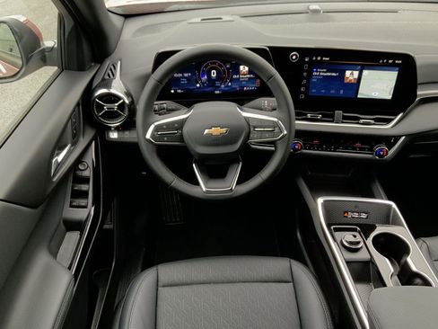 New 2026 Chevrolet Equinox LT w/ Convenience Package II FWD image 28