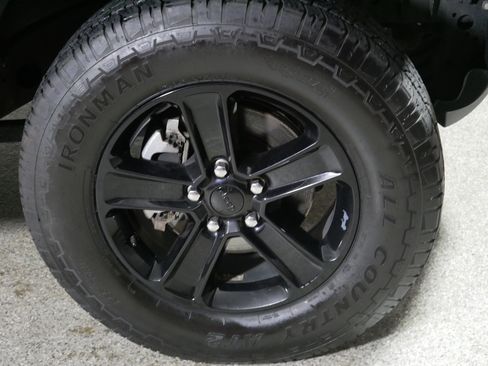 Used 2020 Jeep Wrangler Unlimited Sahara AWD/4WD image 15