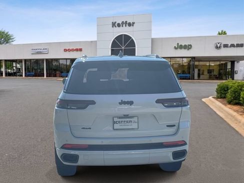 Used 2023 Jeep Grand Cherokee L Summit AWD/4WD image 5