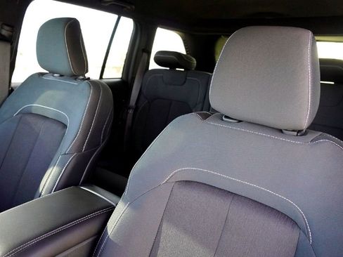 New 2025 Jeep Grand Cherokee Laredo image 11