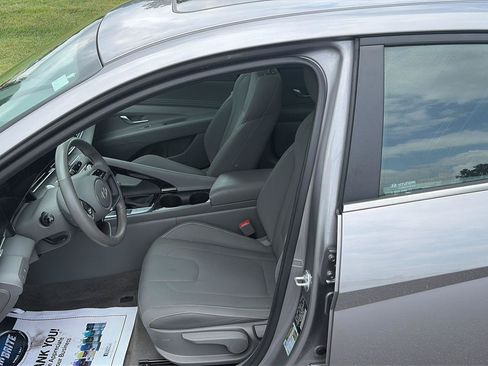 Used 2025 Hyundai Elantra SEL FWD image 8