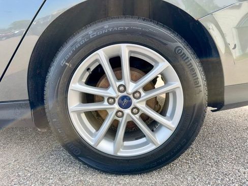 Used 2017 Ford Focus SE FWD image 25