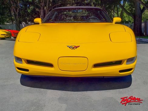 Used 2004 Chevrolet Corvette Convertible w/ Preferred Equipment Group image 3