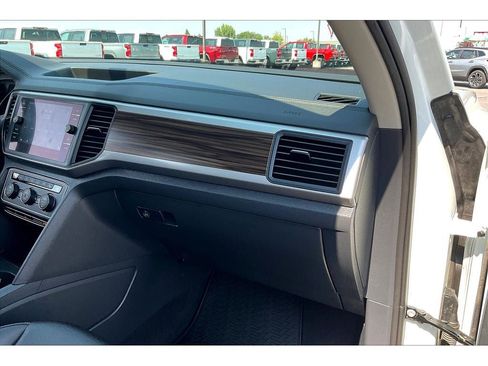 Used 2021 Volkswagen Atlas SE image 17