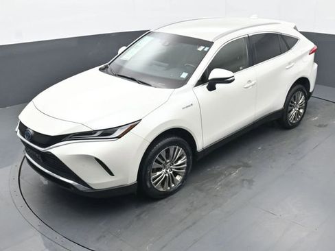 Certified 2021 Toyota Venza XLE image 42