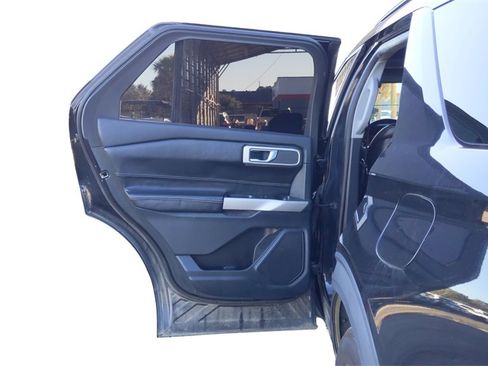 Used 2020 Ford Explorer XLT w/ Equipment Group 202A image 29