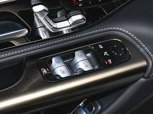 Used 2025 Mercedes-Benz SL 43 AMG image 12