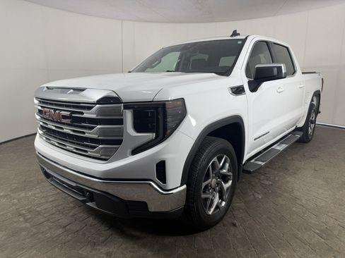 Used 2023 GMC Sierra 1500 SLE AWD/4WD image 3