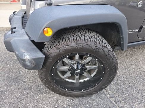 Used 2018 Jeep Wrangler Unlimited Rubicon w/ Cold Weather Group AWD/4WD image 2