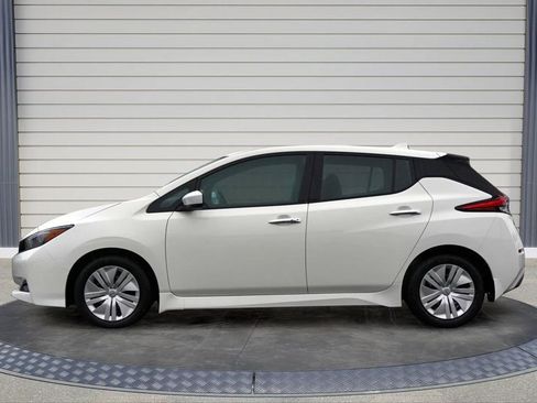 Used 2024 Nissan Leaf S image 4