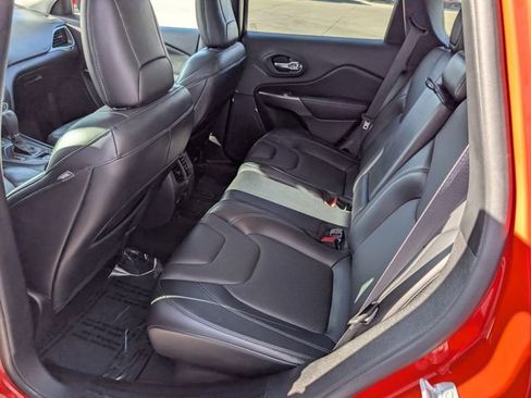Used 2021 Jeep Cherokee Latitude Lux w/ Comfort/Convenience Group AWD/4WD image 21
