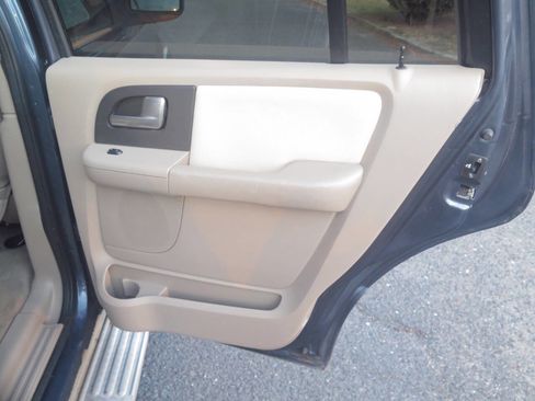 Used 2004 Ford Expedition Eddie Bauer image 24