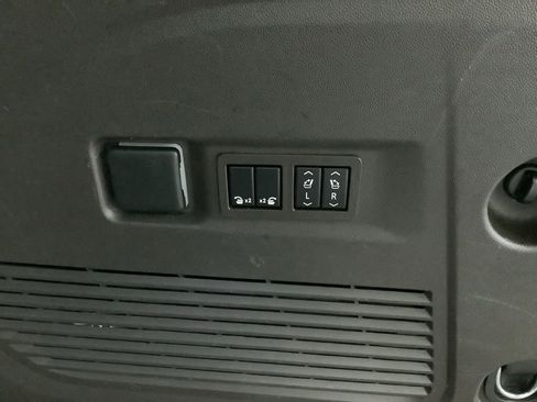 Used 2022 GMC Yukon XL Denali w/ Denali Premium Package image 24