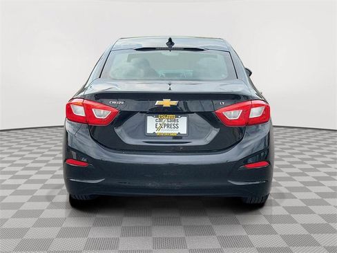 Used 2017 Chevrolet Cruze LT w/ Convenience Package image 4
