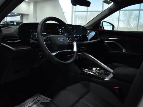 Used 2025 Audi Q5 Premium Plus w/ Premium Plus image 14