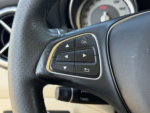 Used 2017 Mercedes-Benz GLA 250 4MATIC image 19