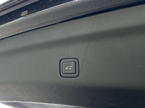 Used 2024 GMC Yukon Denali Ultimate image 32