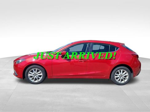 Used 2016 MAZDA MAZDA3 i Sport w/ Preferred Equipment Package FWD image 4
