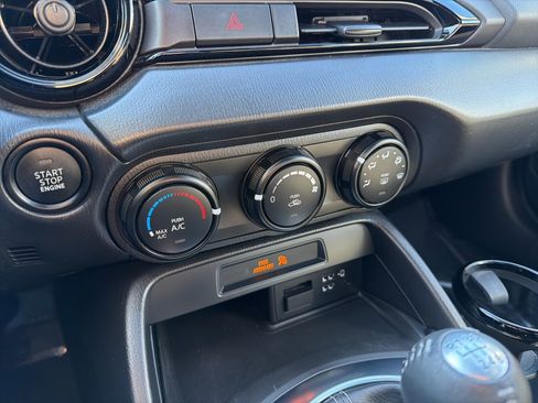 Used 2022 MAZDA MX-5 Miata Sport image 21