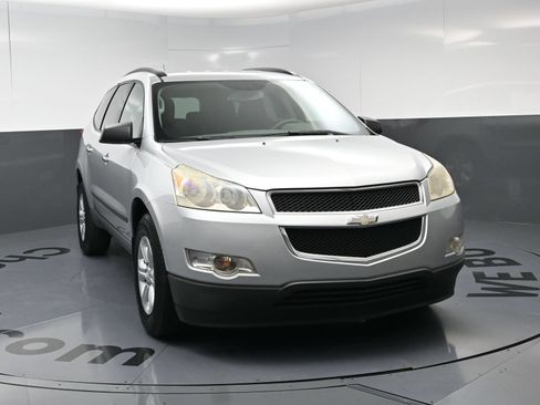 Used 2011 Chevrolet Traverse LS FWD image 3