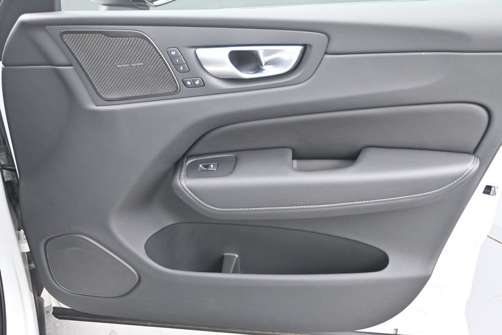 Certified 2024 Volvo XC60 B5 Ultimate w/ Protection Package Premier AWD/4WD image 13