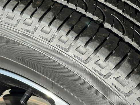 Certified 2022 Jeep Compass Limited w/ Sun and Sound Group image 9