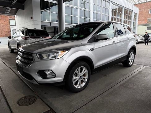 Used 2017 Ford Escape SE image 3
