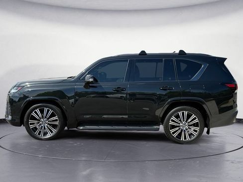 Used 2024 Lexus LX 600 4WD w/ Luxury Package image 2