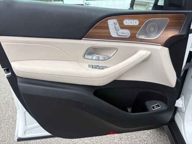 Used 2024 Mercedes-Benz GLS 450 4MATIC image 10
