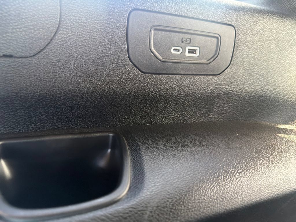 Used 2023 Jeep Grand Cherokee L Limited AWD/4WD image 30