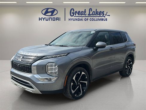 Used 2024 Mitsubishi Outlander SE image 1