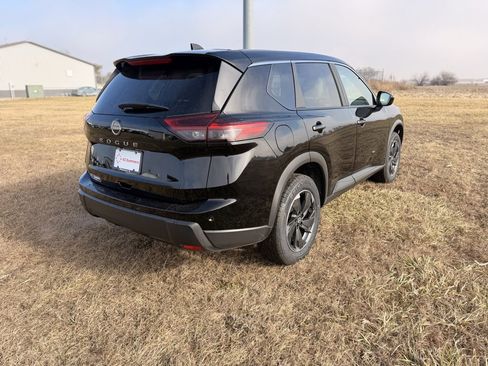 Certified 2025 Nissan Rogue SV image 5