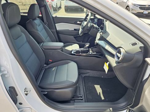 New 2026 Chevrolet Trax LT w/ Driver Confidence Package FWD image 27