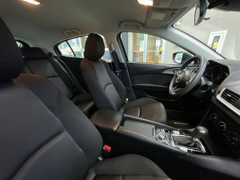 Used 2018 MAZDA MAZDA3 Sport FWD image 29