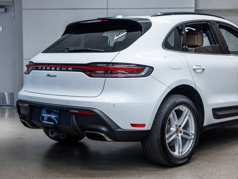 Certified 2024 Porsche Macan AWD/4WD image 25