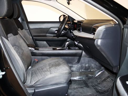 Used 2025 Nissan Kicks SV AWD/4WD image 46