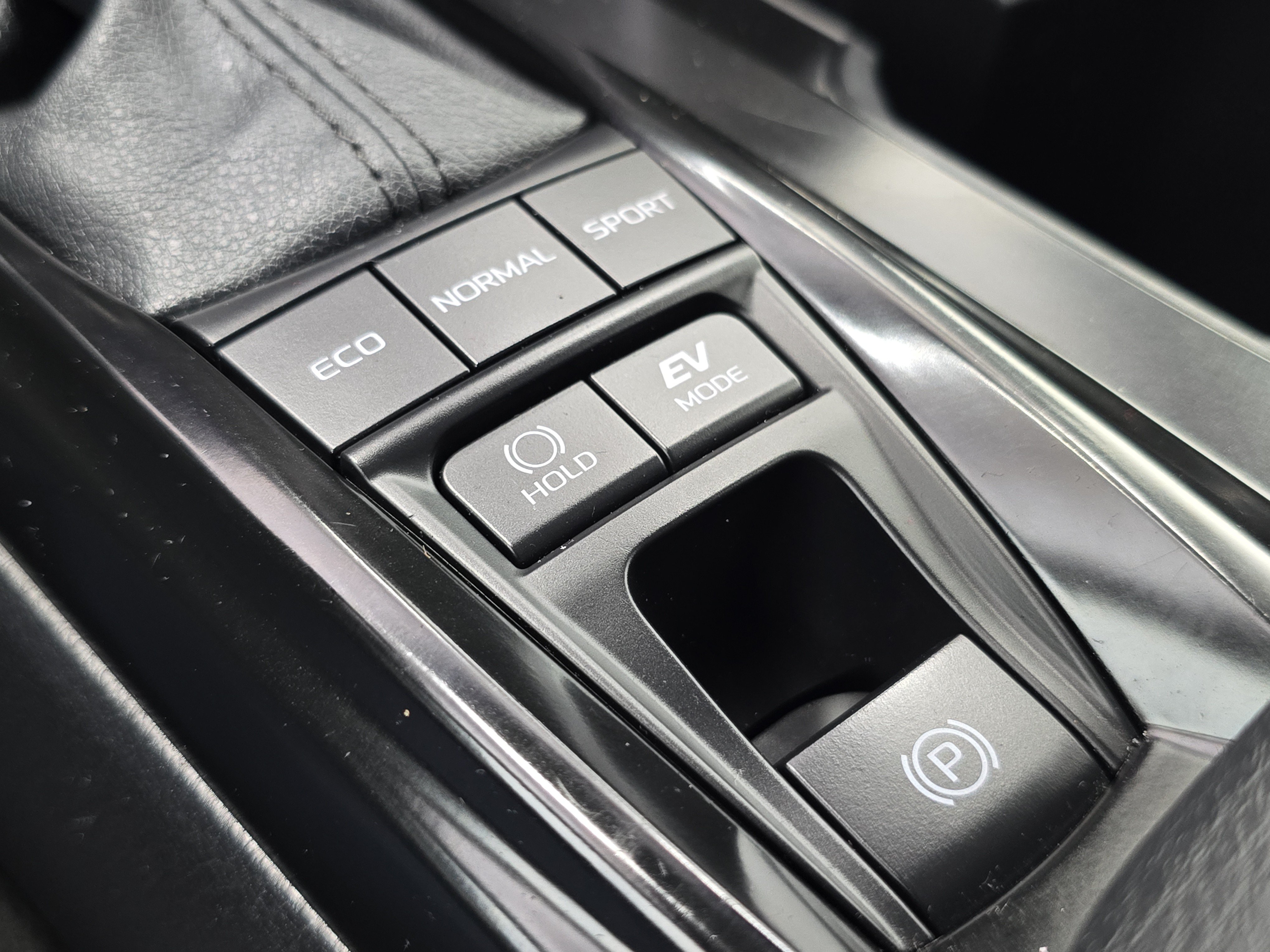 Used 2025 Toyota Camry LE FWD image 31