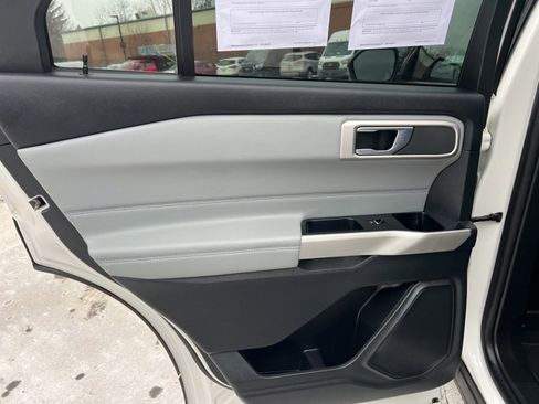 Used 2022 Ford Explorer XLT w/ Equipment Group 202A image 17