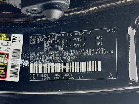 Used 2025 Toyota Highlander XLE FWD image 12
