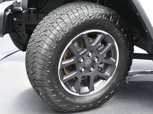 Used 2022 Jeep Gladiator Overland w/ Popular Equipment Package AWD/4WD image 21