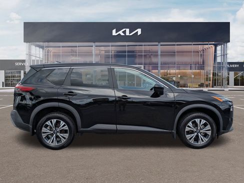 Used 2023 Nissan Rogue SV FWD image 3