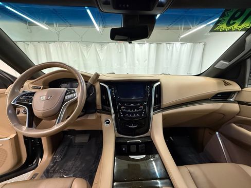 Used 2019 Cadillac Escalade Platinum AWD/4WD image 17