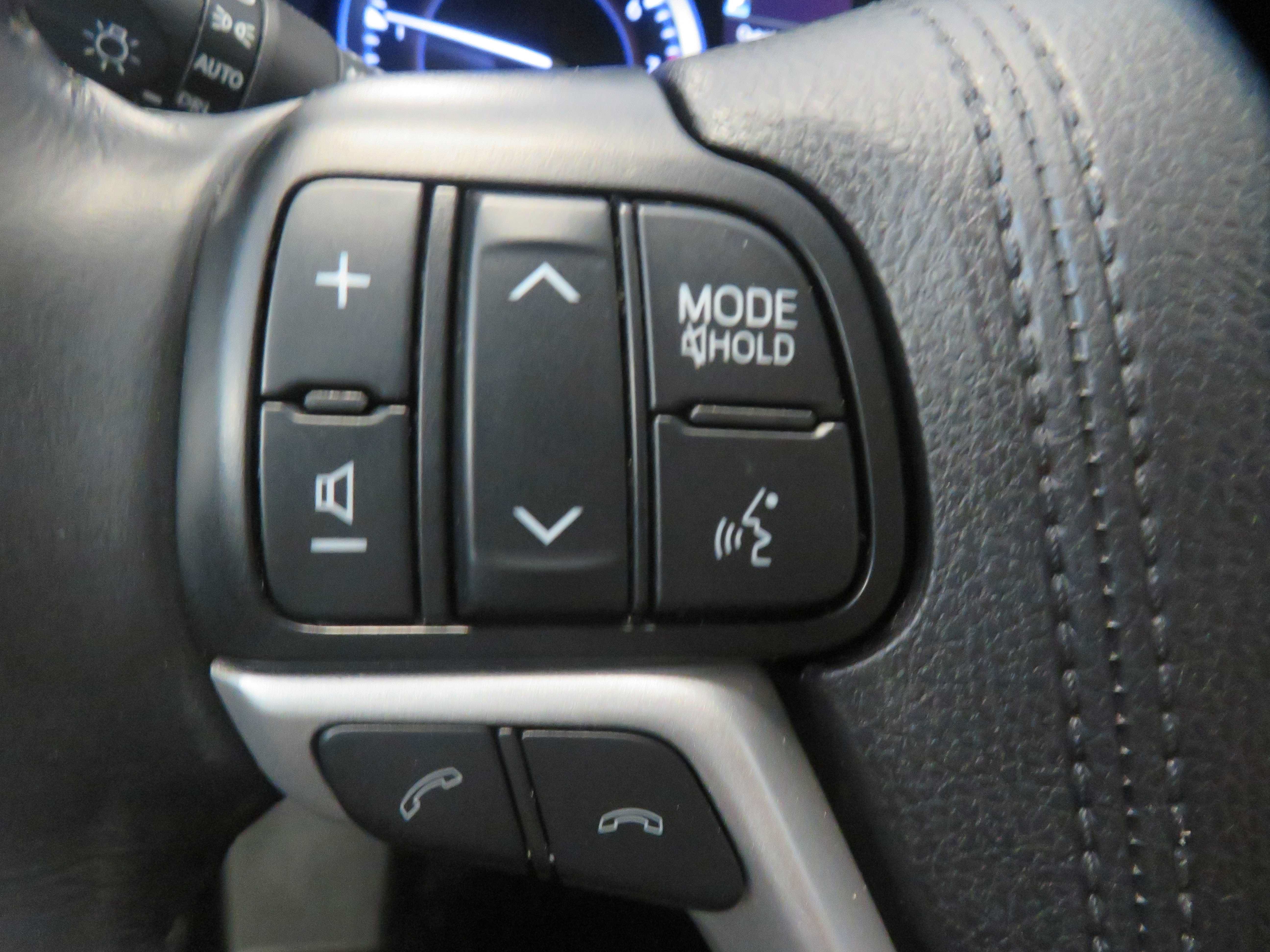 Used 2019 Toyota Highlander XLE FWD image 38