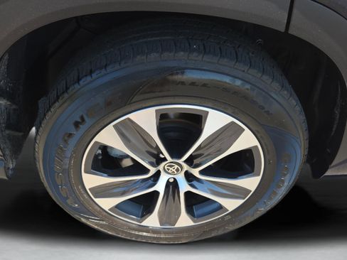 Used 2021 Toyota Highlander XLE image 21